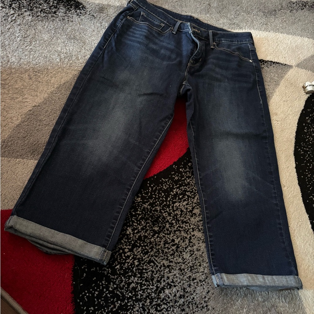 Women’s Levi Capri